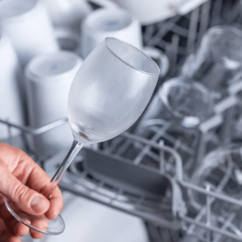 علت خش افتادن ظروف در ماشین ظرفشویی + کدر و سفیدک زدن
