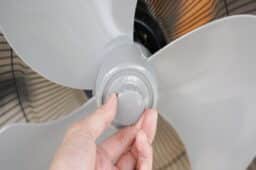 teaching-how-to-clean-fans-at-home